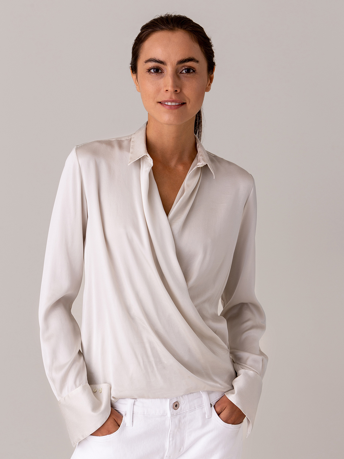 Detailansicht von Seidenbluse von HER SHIRT