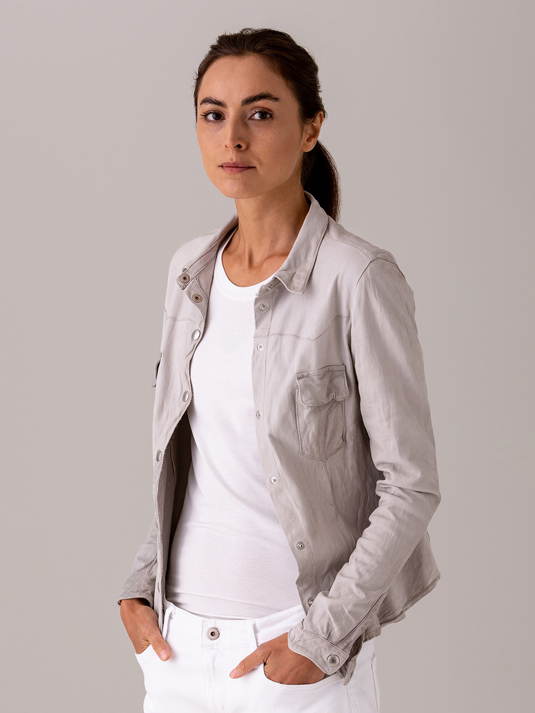 Detailansicht von Nappa-Hemdjacke von GIORGIO BRATO