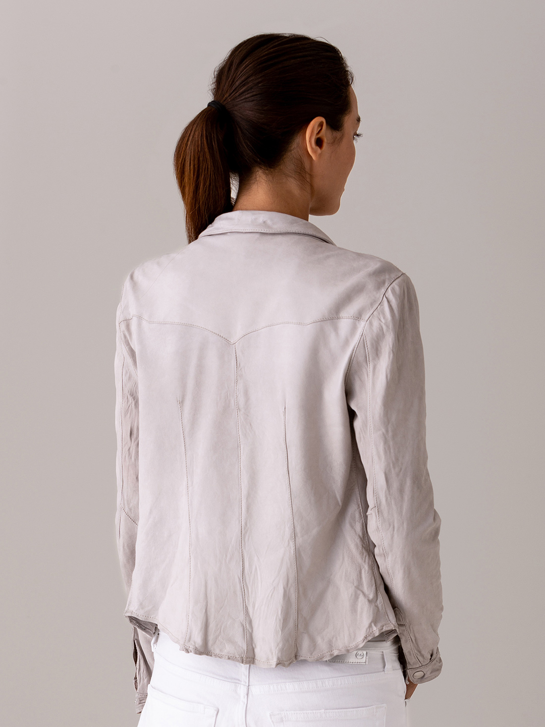 Detailansicht von Nappa-Hemdjacke von GIORGIO BRATO