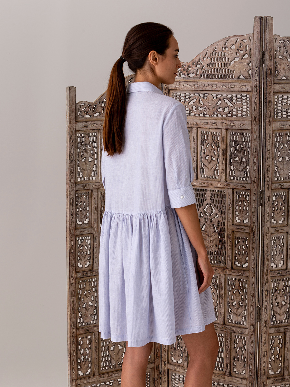 Detailansicht von Kurzes Hemdblusenkleid von AGLINI