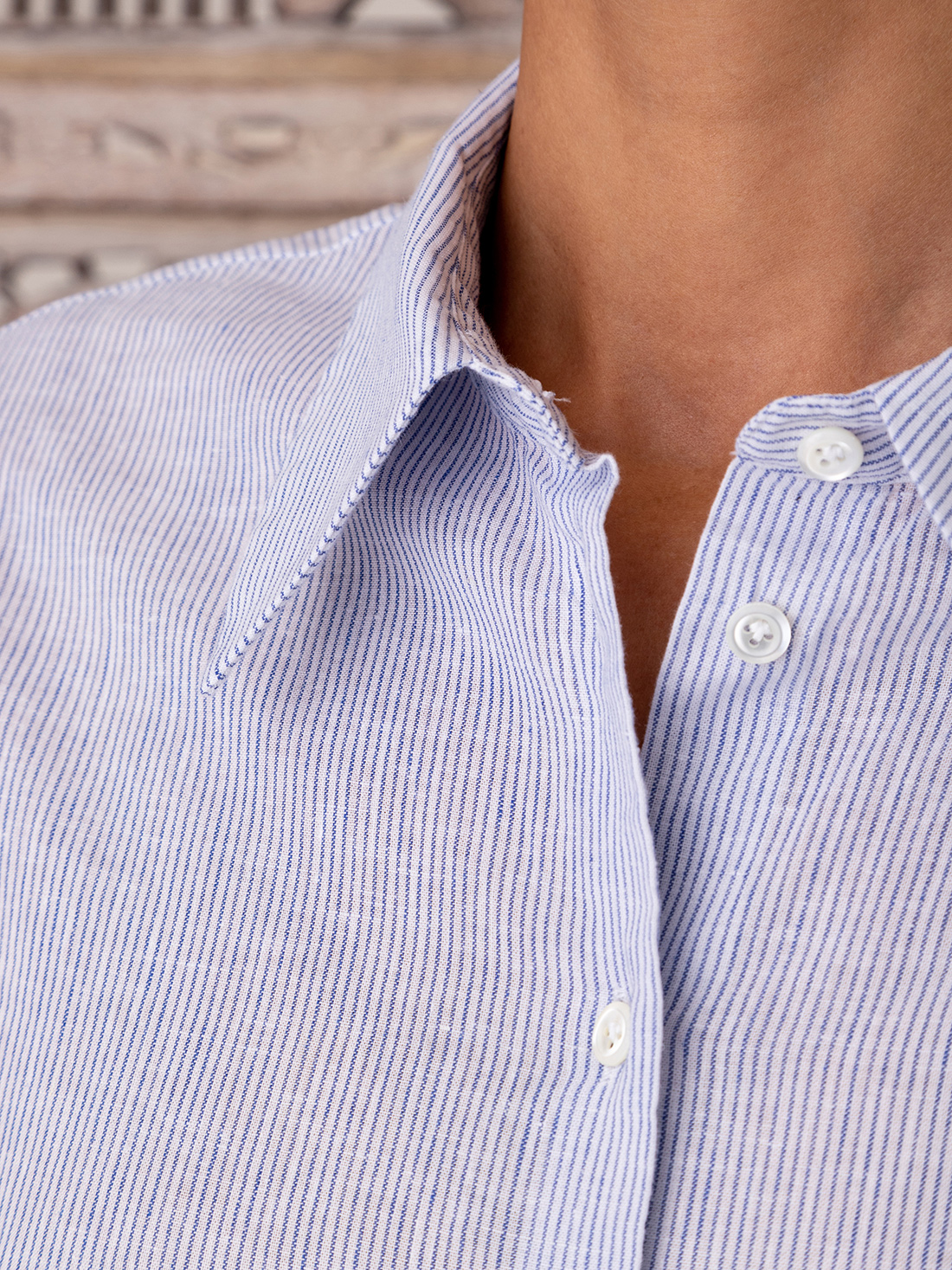 Detailansicht von Kurzes Hemdblusenkleid von AGLINI