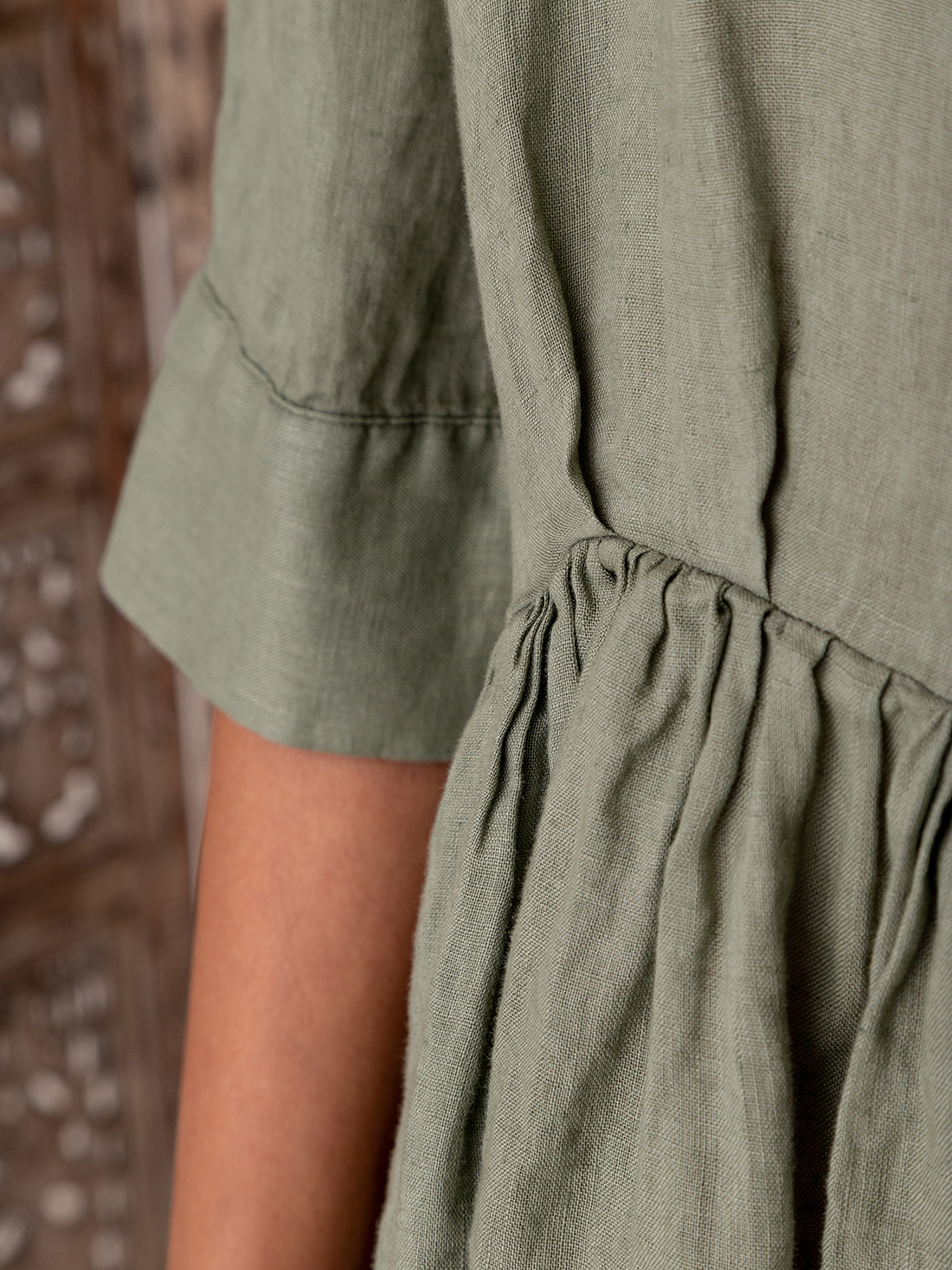 Detailansicht von Kurzes Blusenkleid von AGLINI