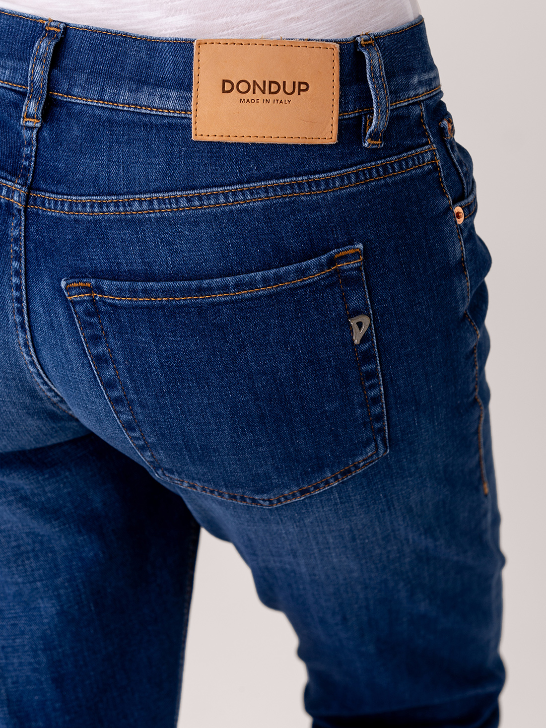 Detailansicht von Girlfriend Jeans von DONDUP