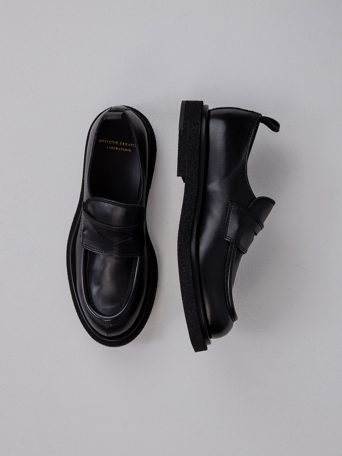 Detailansicht von Loafers aus Leder von OFFICINE CREATIVE