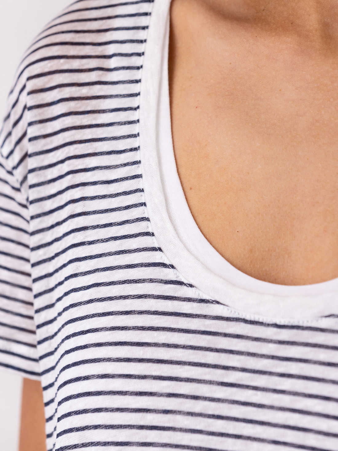 Detailansicht von Gestreiftes T-Shirt von UNIVERSEL