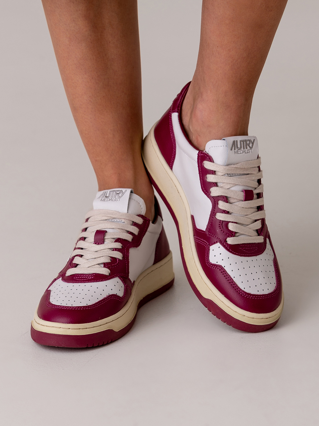 Detailansicht von Sneaker aus Leder von AUTRY