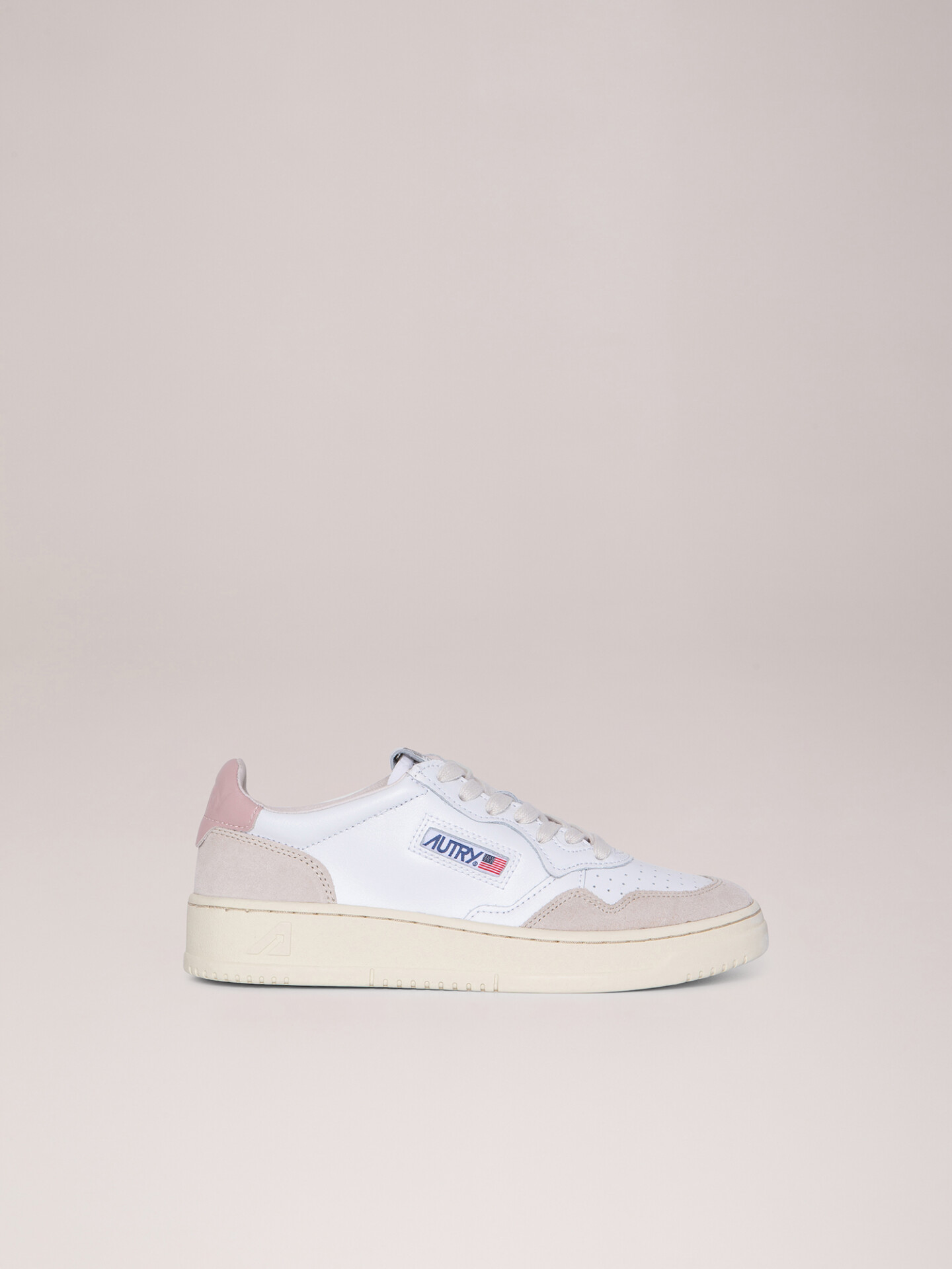 Detailansicht von Sneaker aus Leder von AUTRY