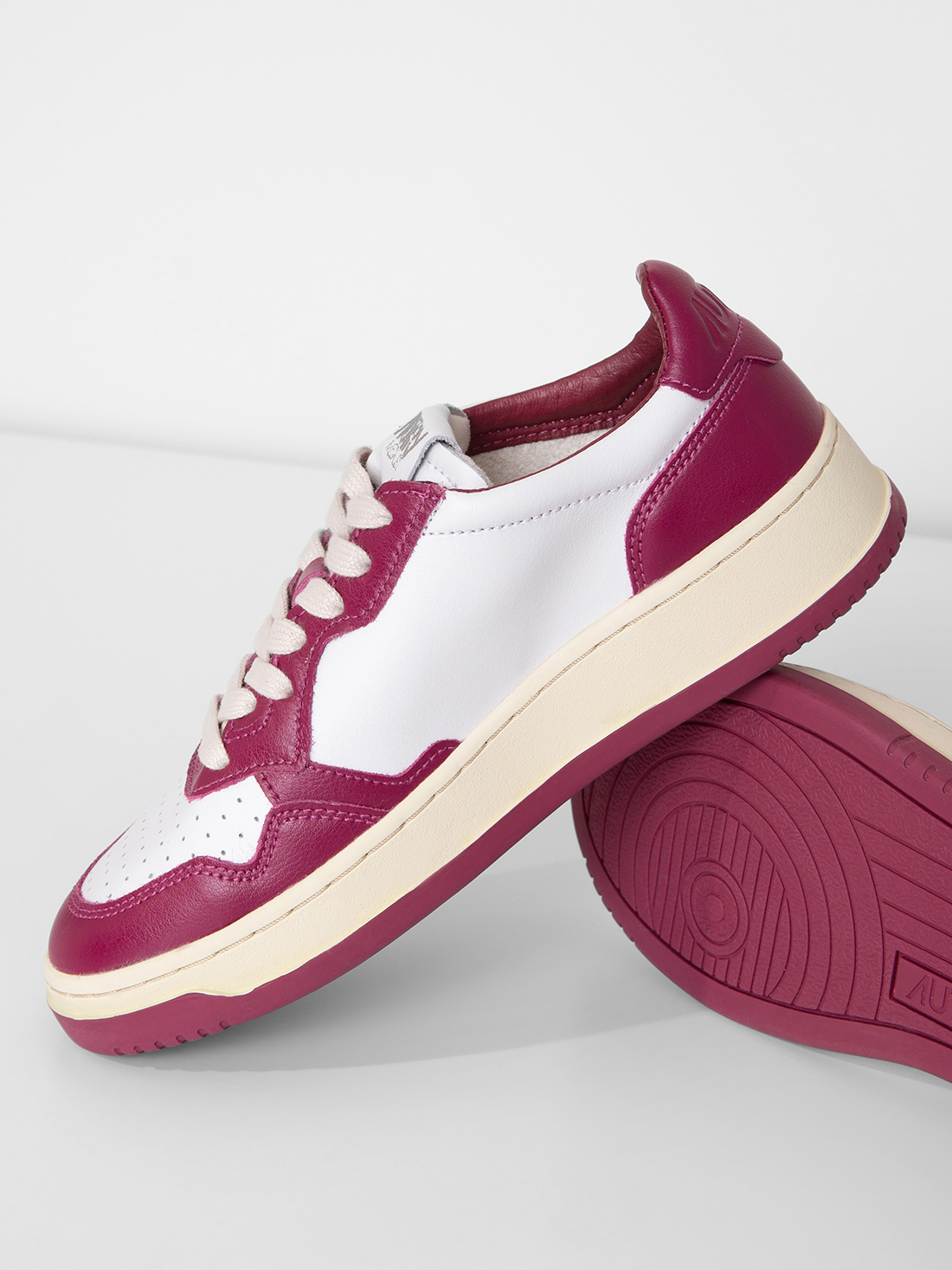 Detailansicht von Sneaker aus Leder von AUTRY