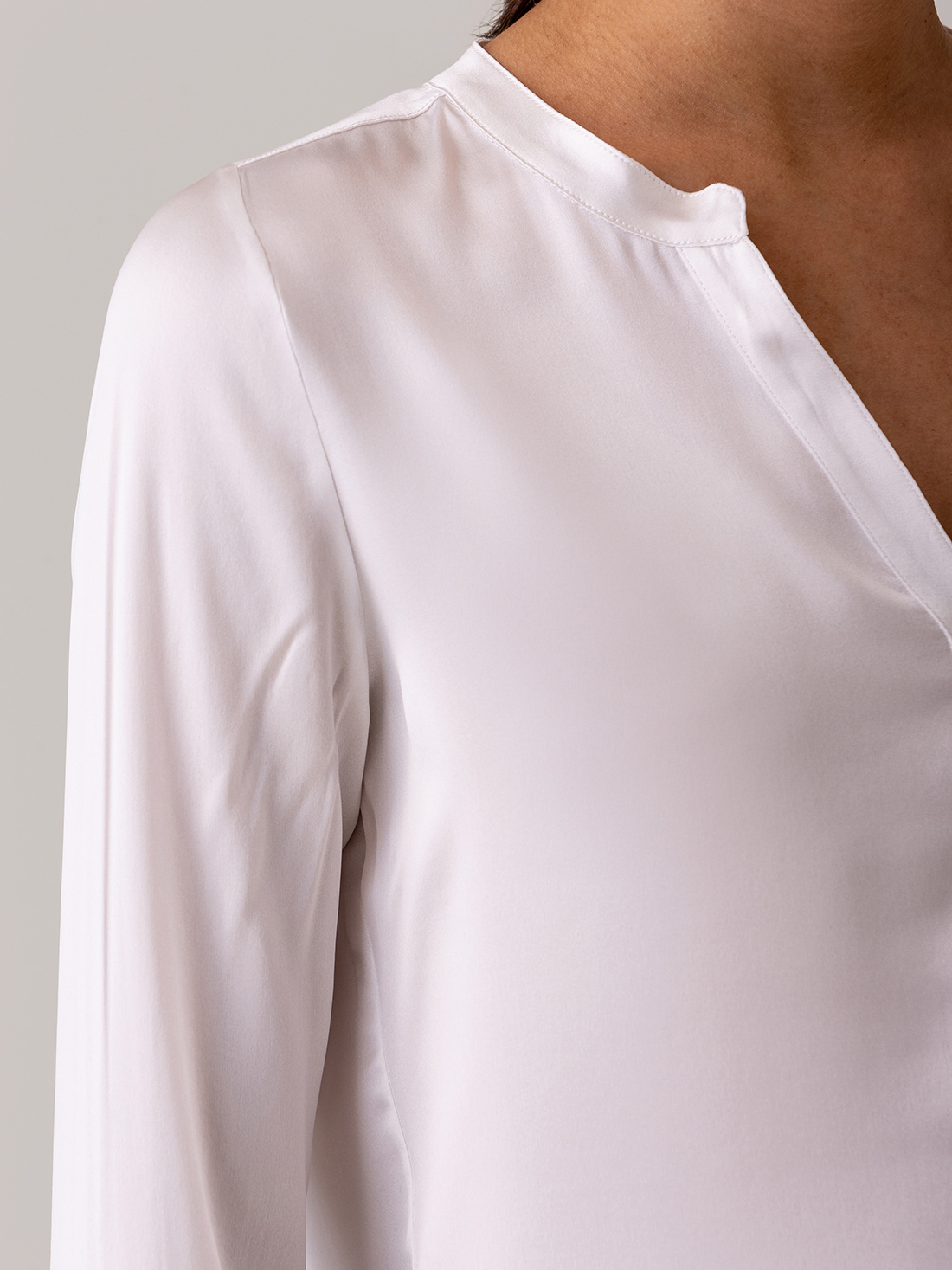 Detailansicht von Seidenbluse von DANIELS