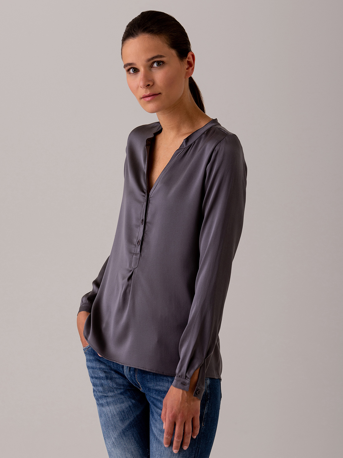 Detailansicht von Seidenbluse von DANIELS