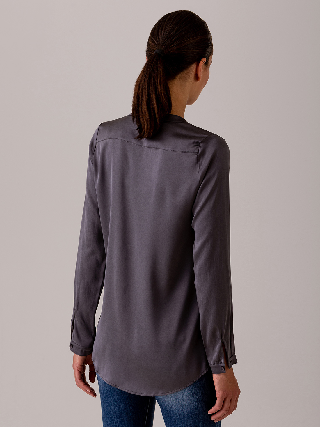 Detailansicht von Seidenbluse von DANIELS