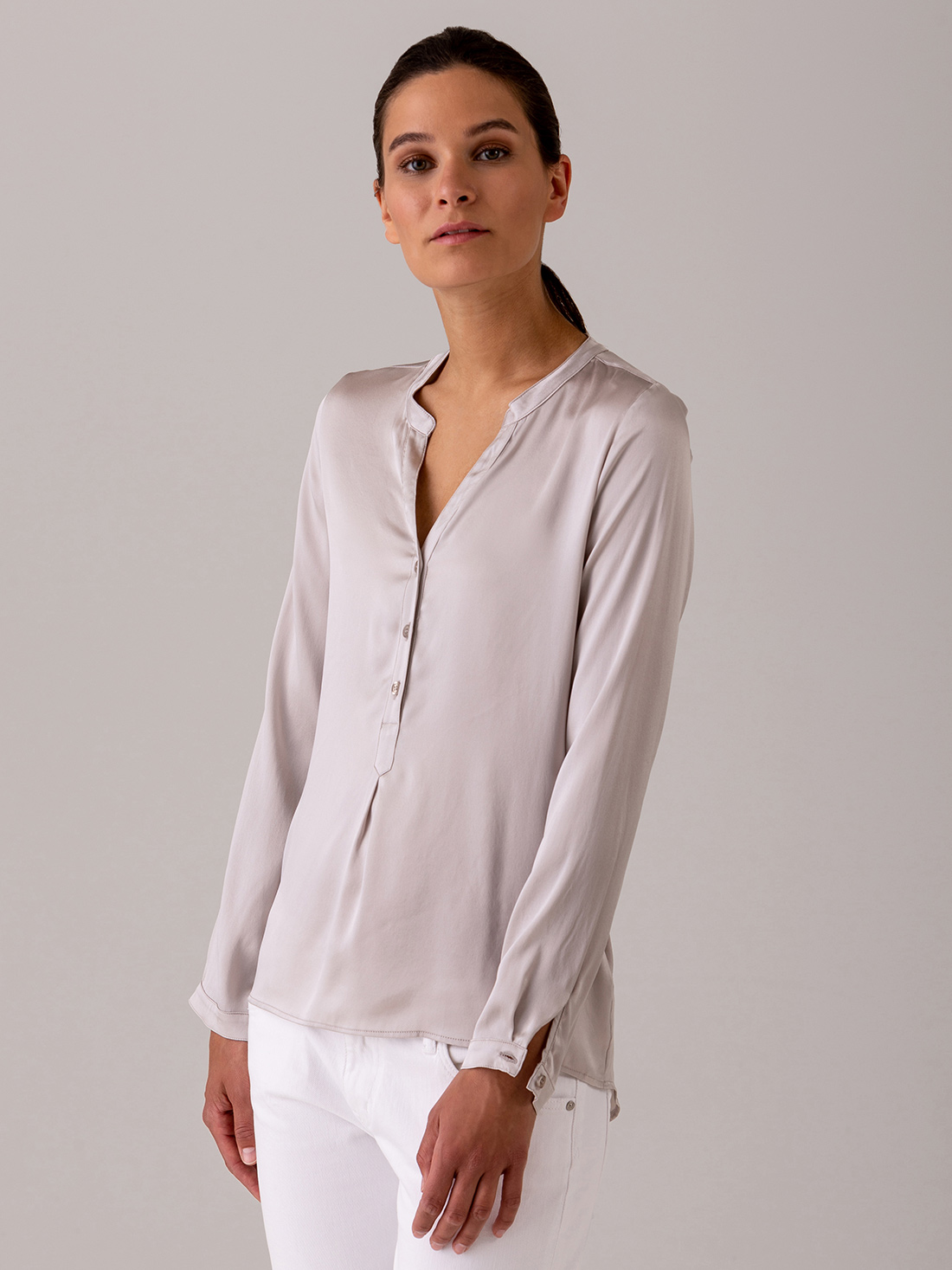 Detailansicht von Seidenbluse von DANIELS