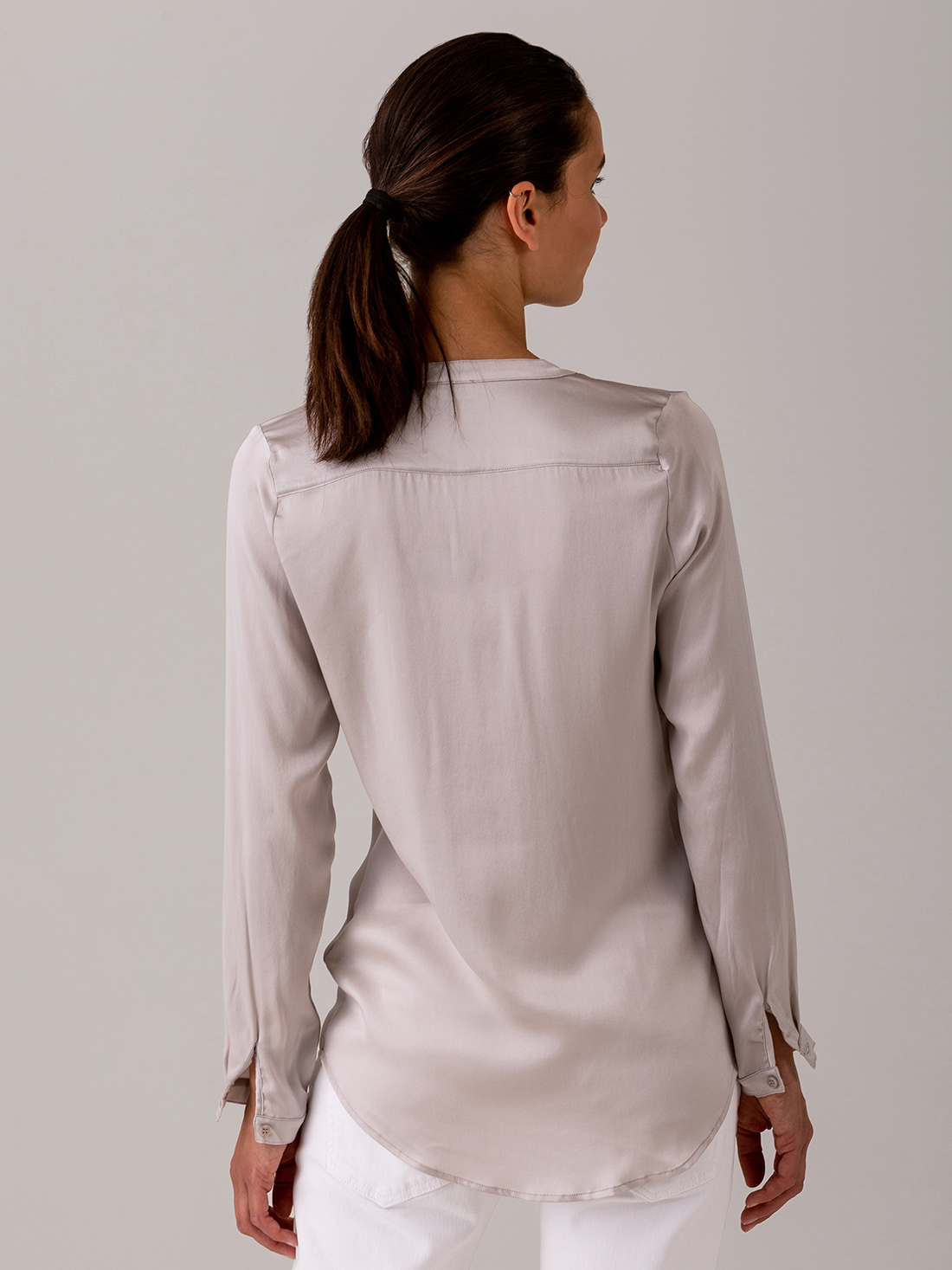 Detailansicht von Seidenbluse von DANIELS