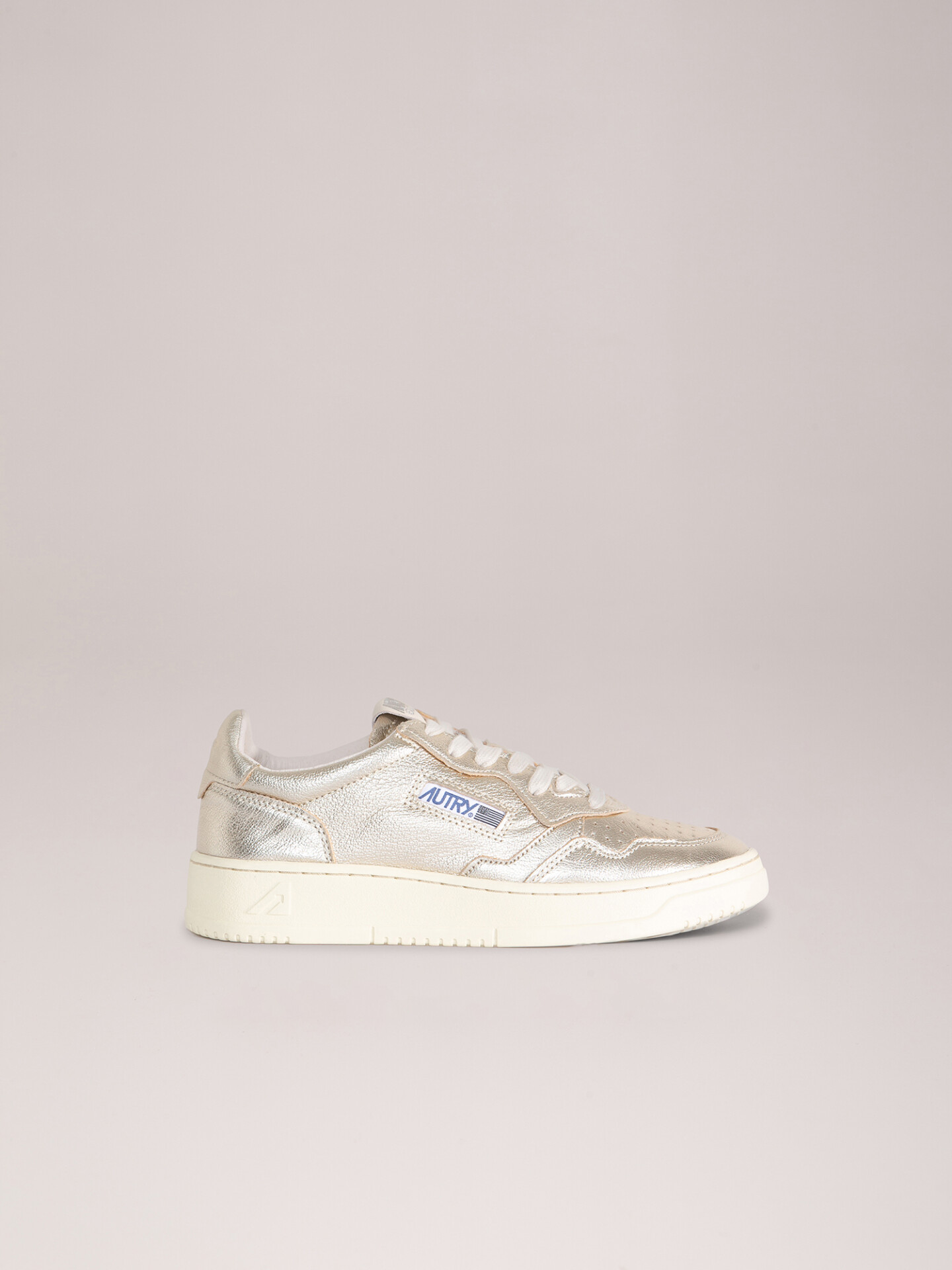 Detailansicht von Sneaker aus Leder von AUTRY