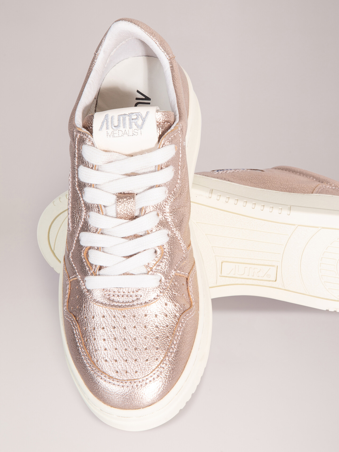 Detailansicht von Sneaker aus Leder von AUTRY