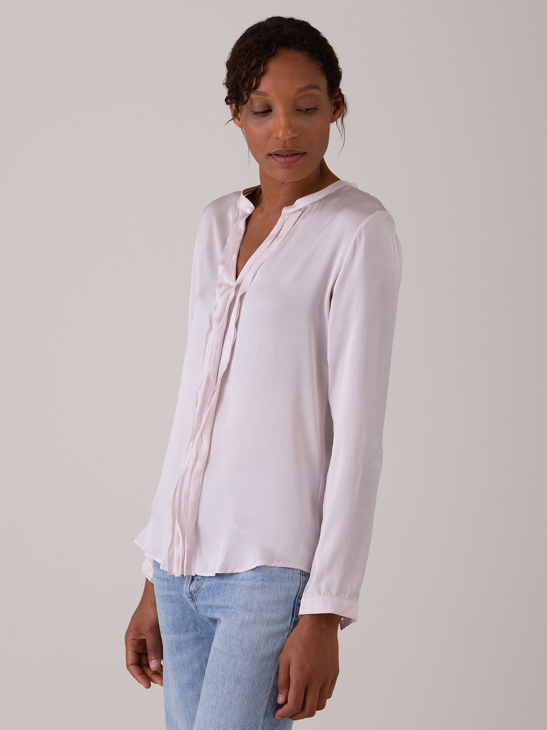 Detailansicht von Seidenbluse mit Rüschung von DANIELS