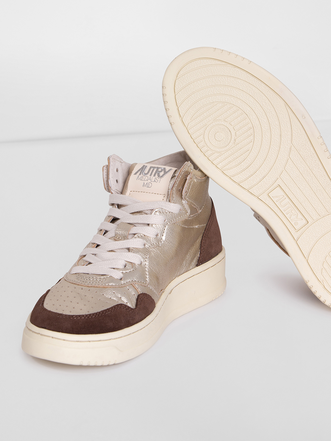 Detailansicht von Hoher Sneaker aus Leder von AUTRY