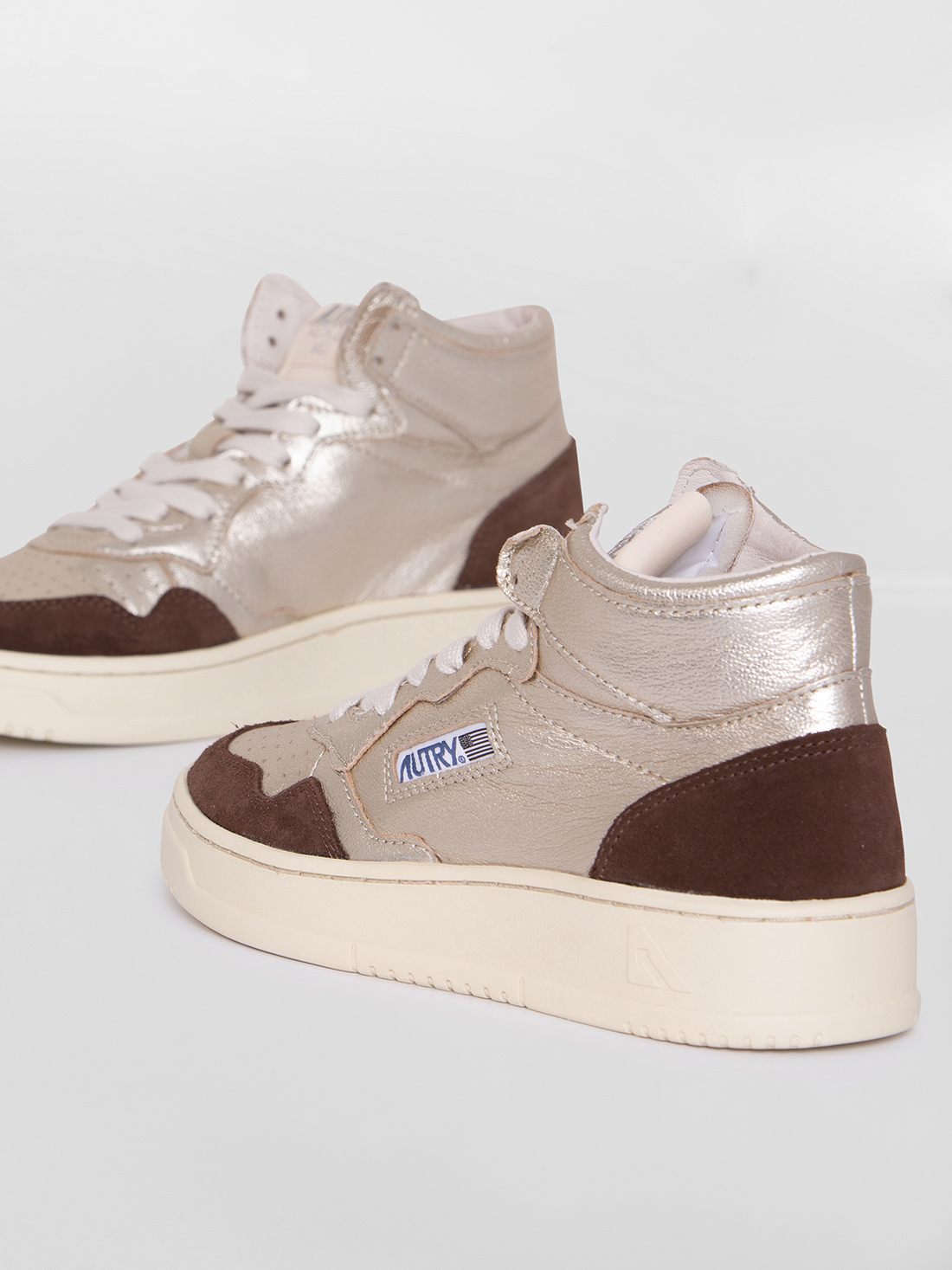 Detailansicht von Hoher Sneaker aus Leder von AUTRY