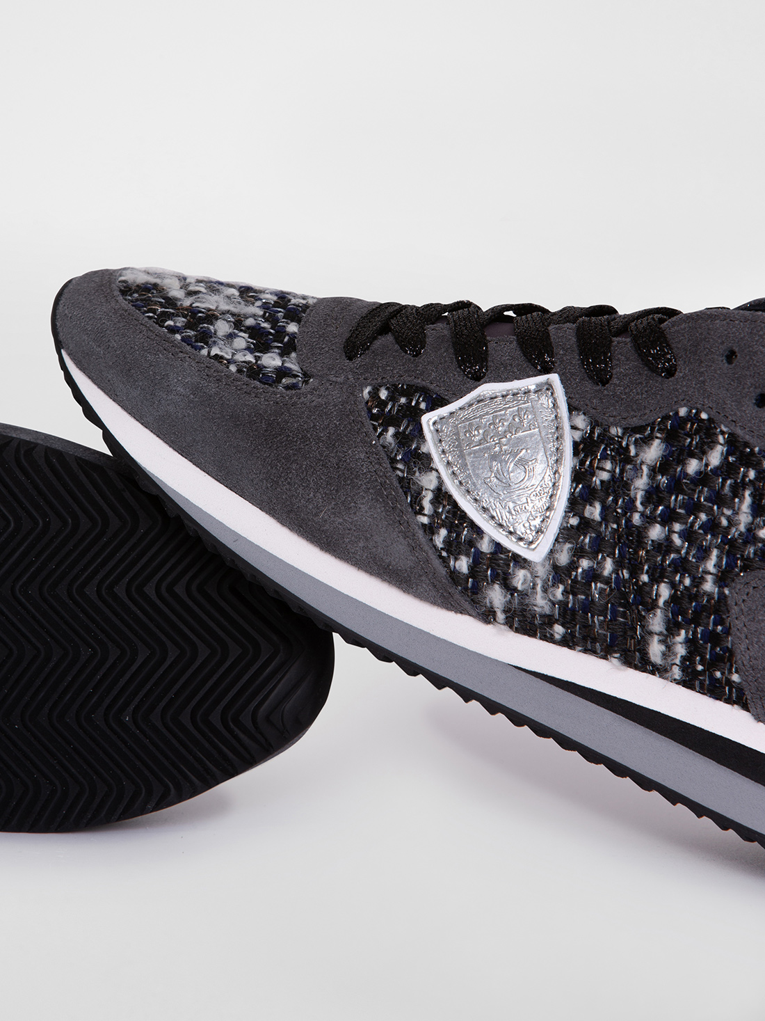 Detailansicht von Sneaker aus Veloursleder von PHILIPPE MODEL