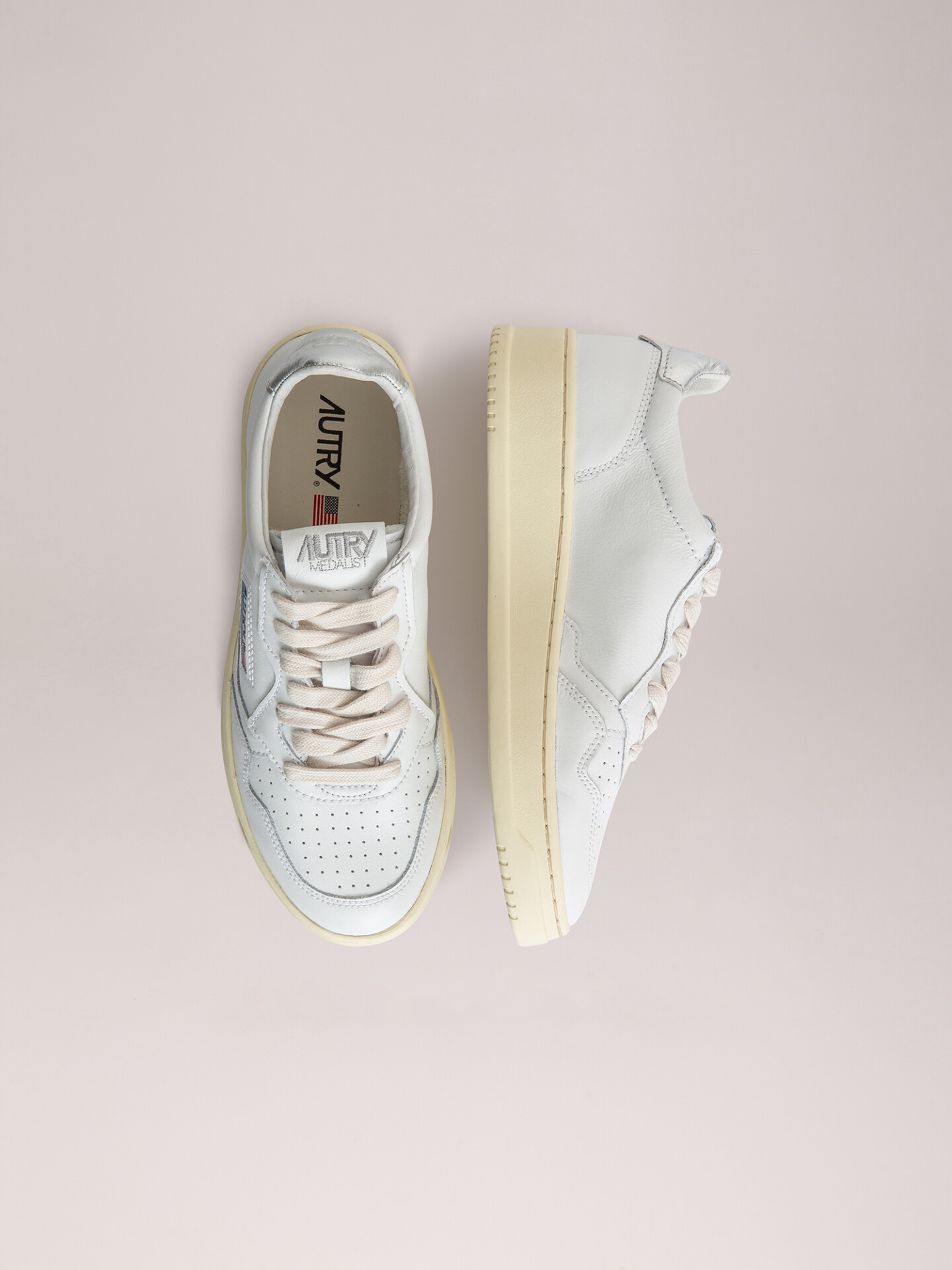 Detailansicht von Sneaker aus Leder von AUTRY