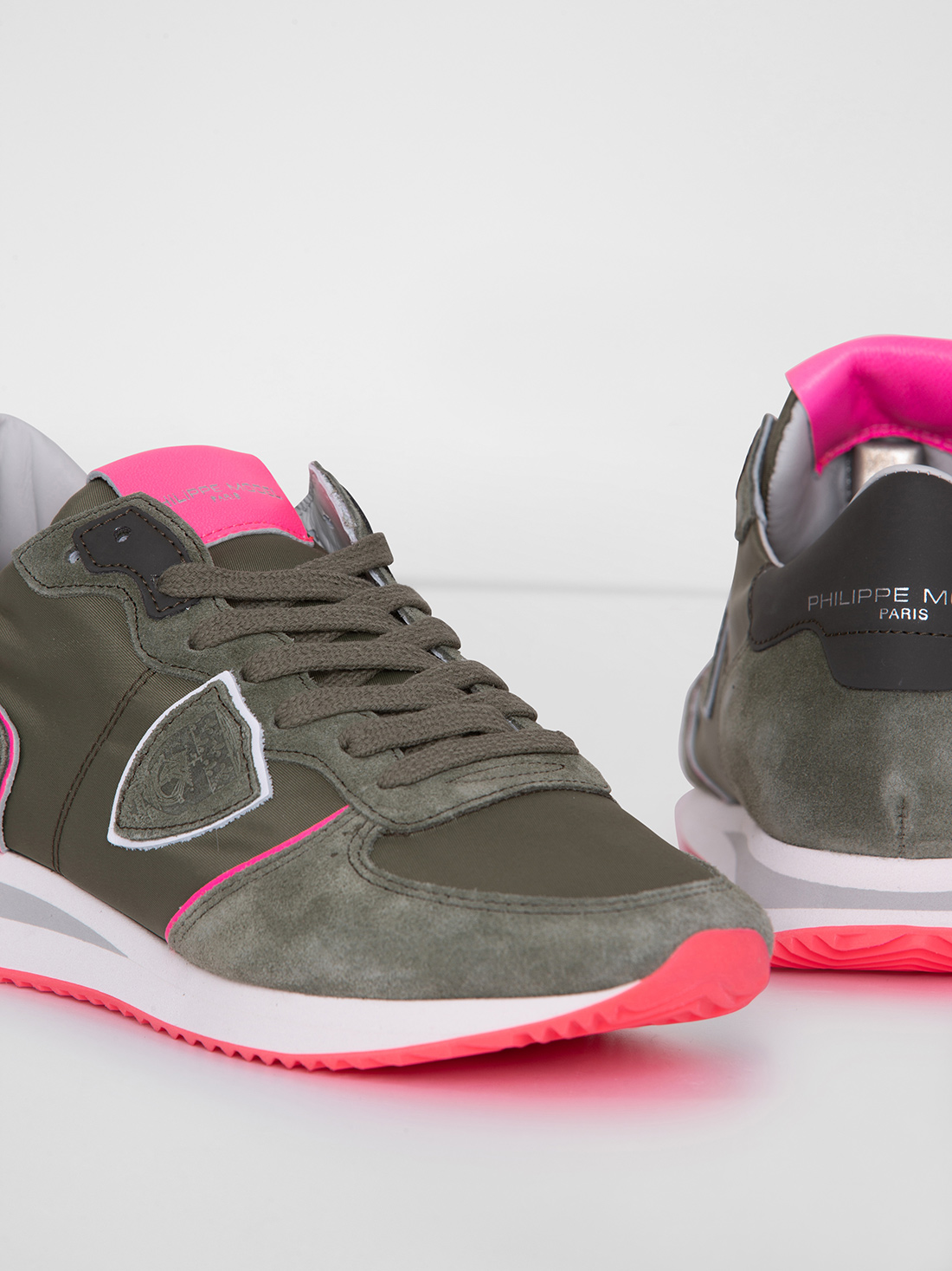 Detailansicht von Sneaker aus Veloursleder von PHILIPPE MODEL