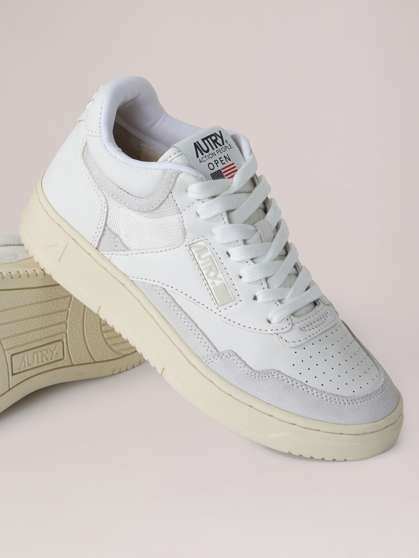 Detailansicht von Sneaker aus Leder von AUTRY