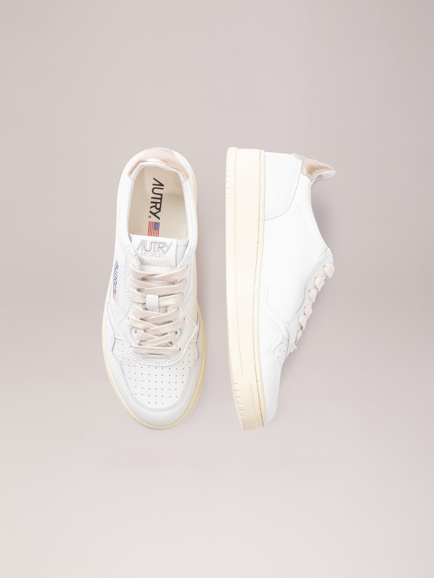 Detailansicht von Sneaker aus Leder von AUTRY