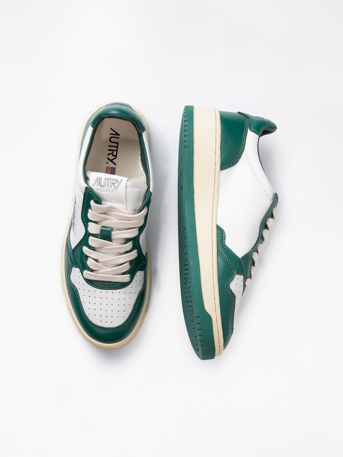 Detailansicht von Sneaker aus Leder von AUTRY