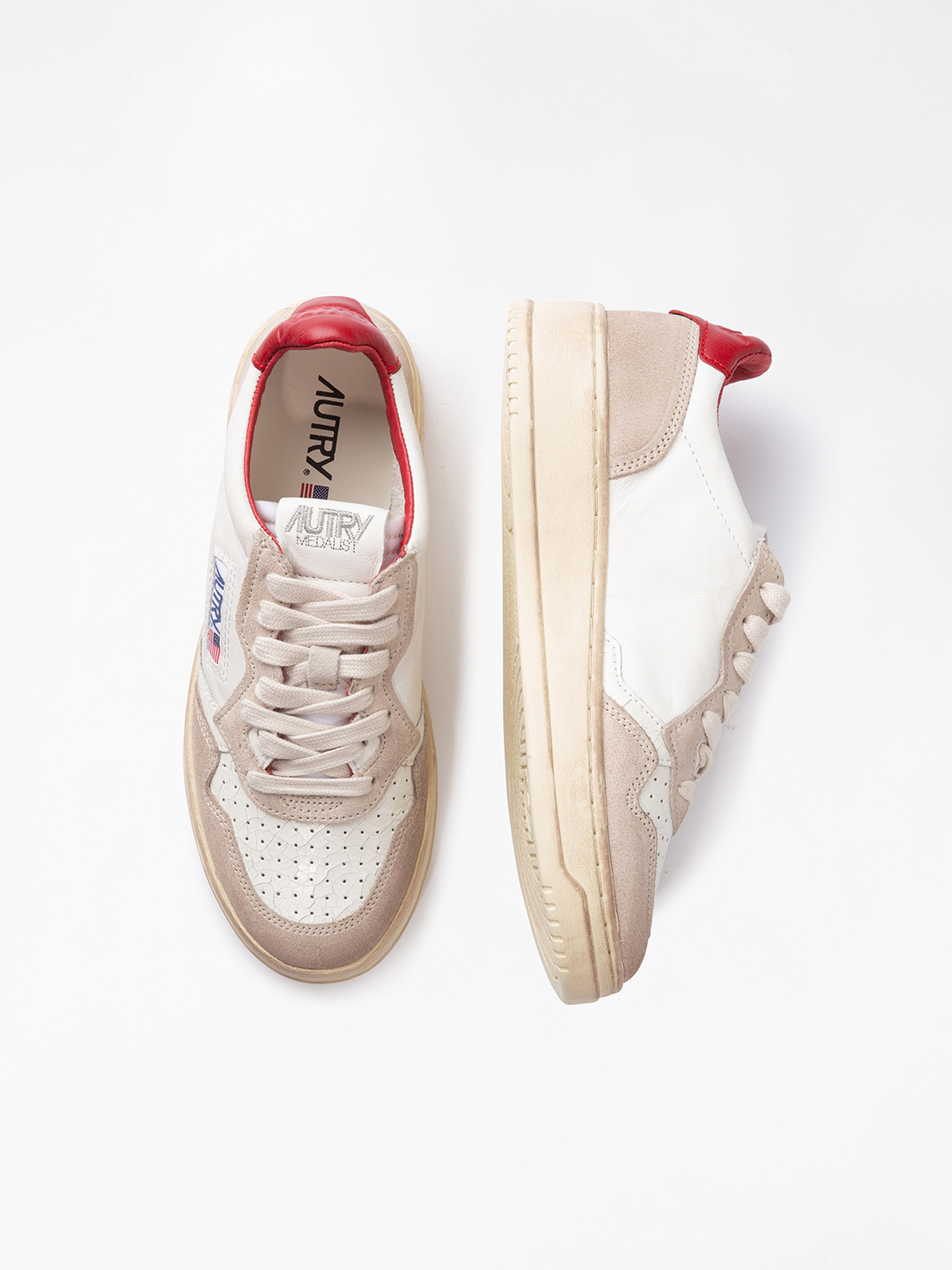 Detailansicht von Sneaker aus Leder von AUTRY