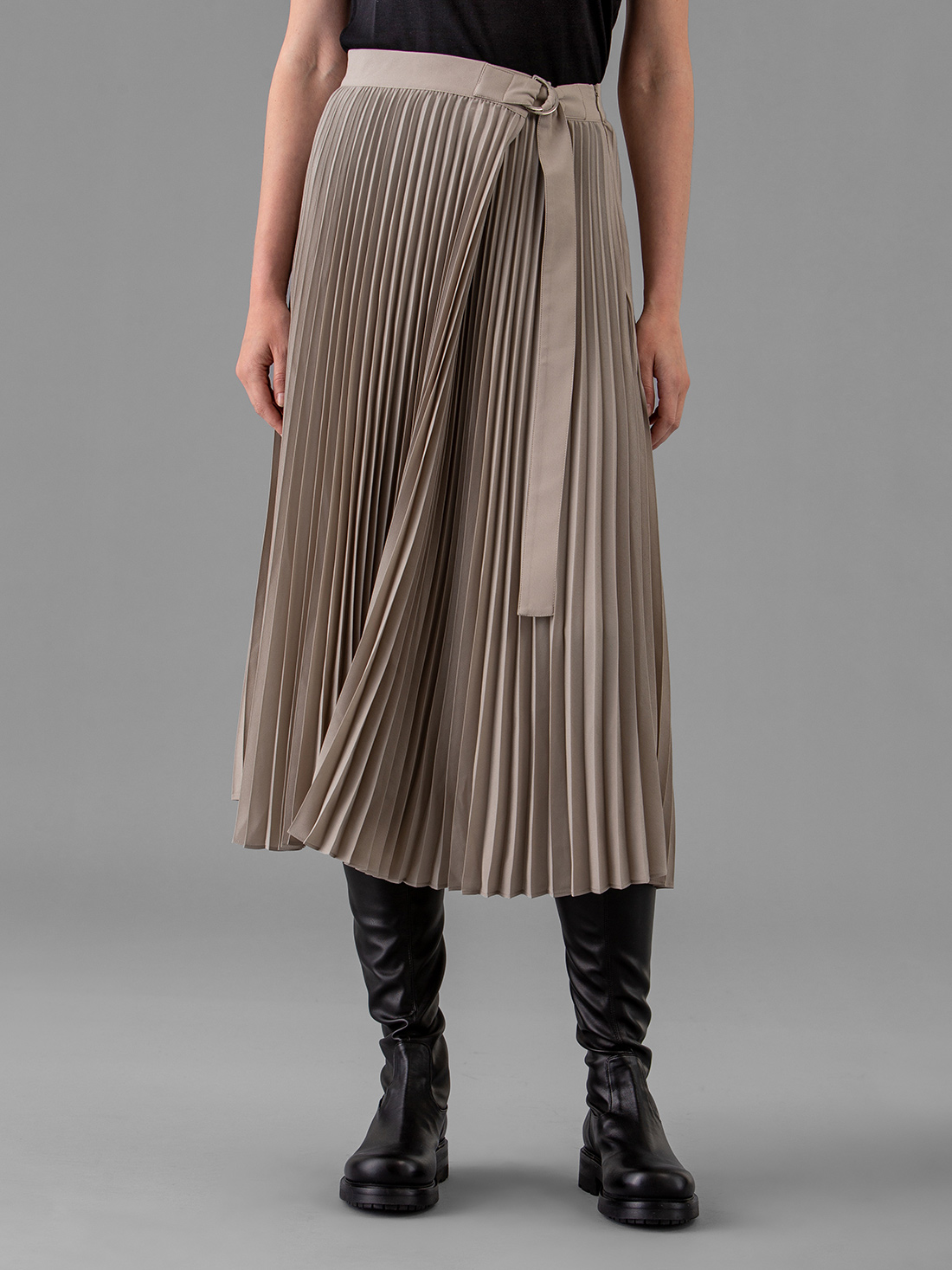 Detailansicht von Midi-Plisseerock von IHEART