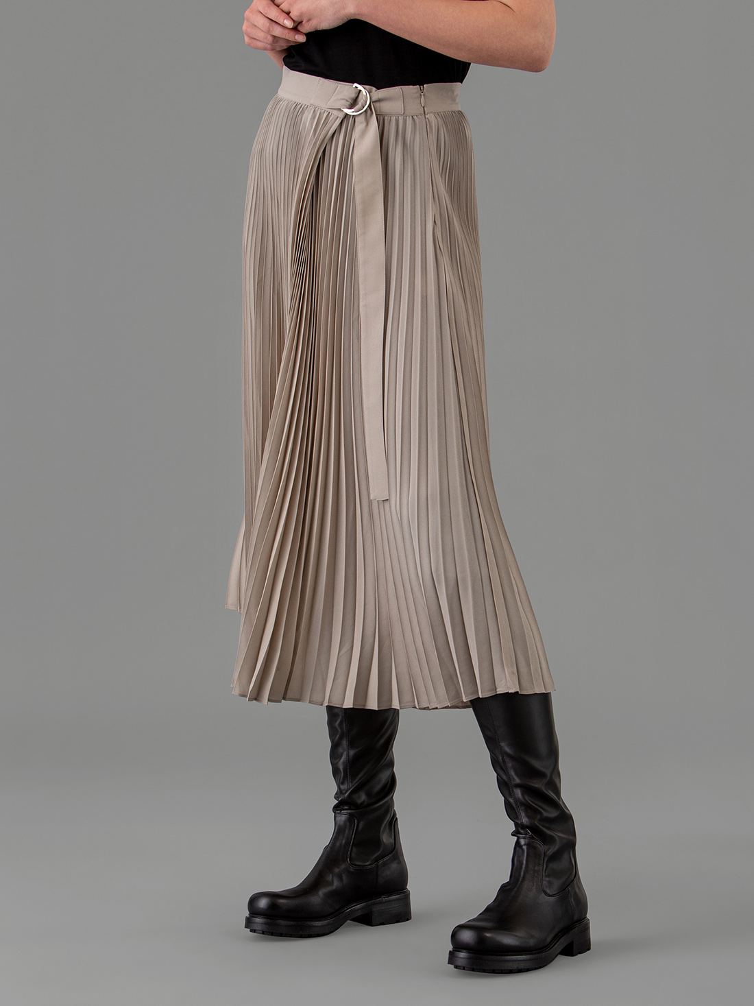 Detailansicht von Midi-Plisseerock von IHEART