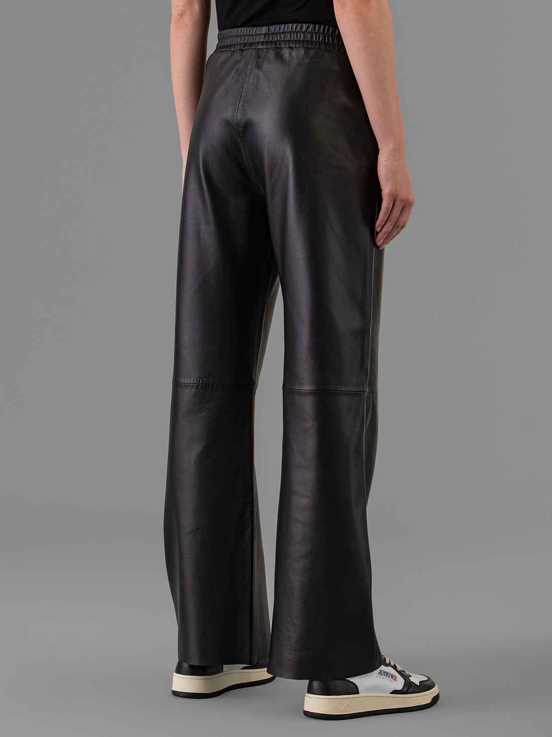 Detailansicht von Weite Nappalederhose von OAKWOOD