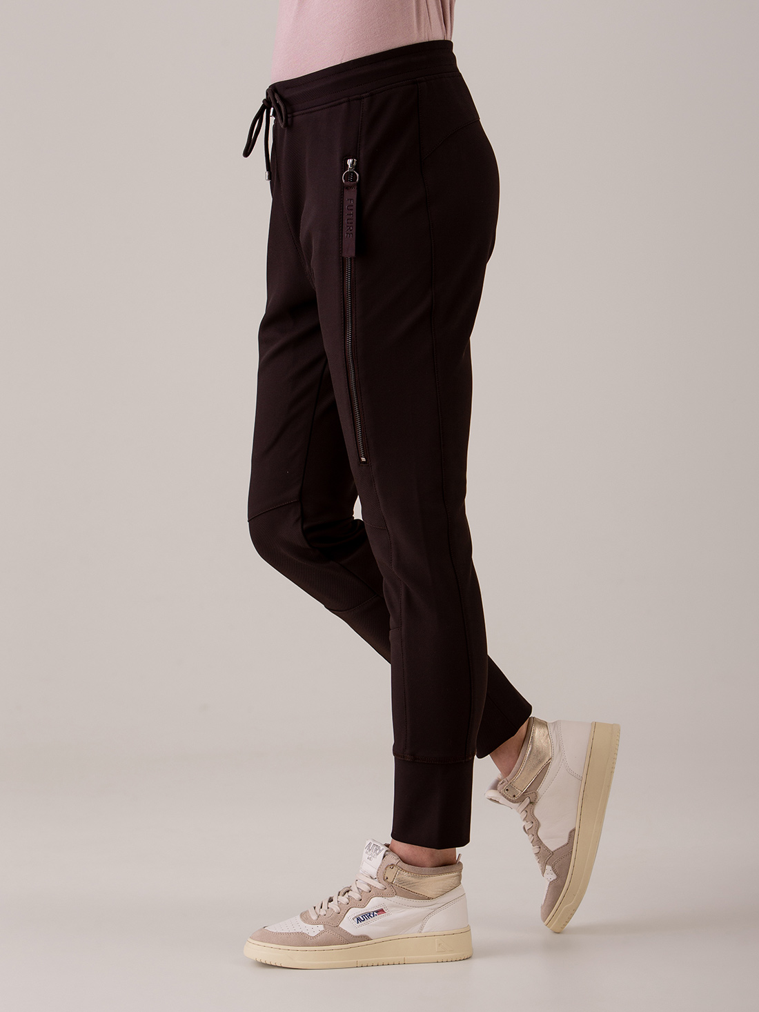 Detailansicht von Hose im Jogging-Stil von MAC