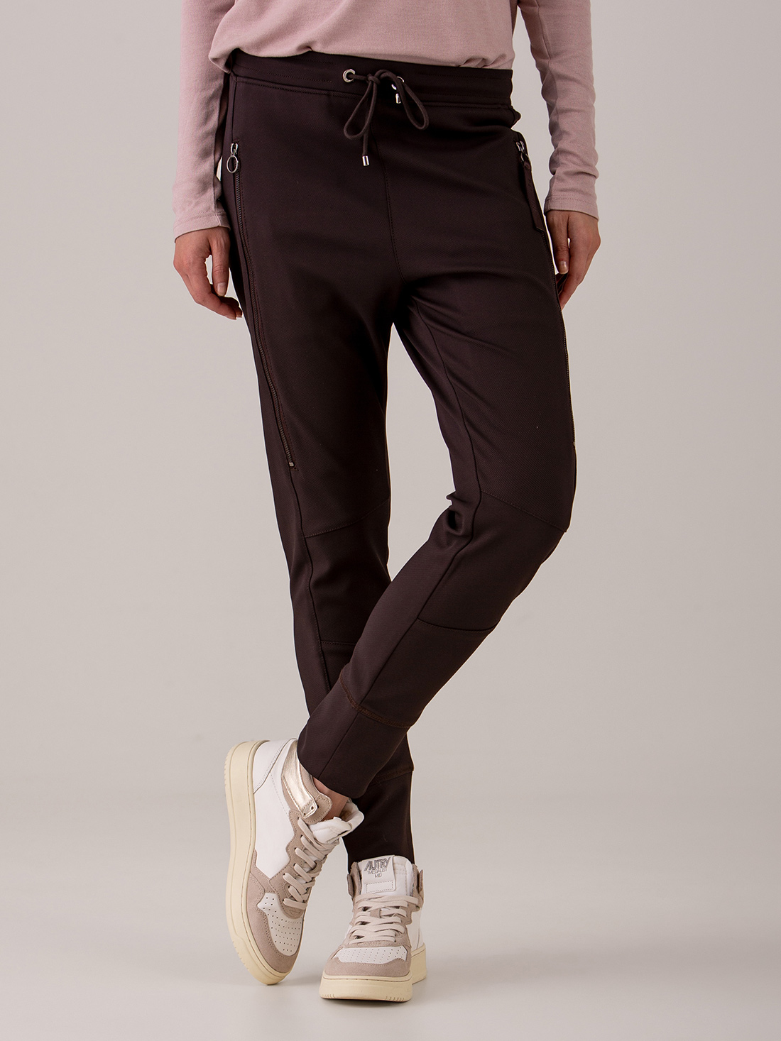 Detailansicht von Hose im Jogging-Stil von MAC