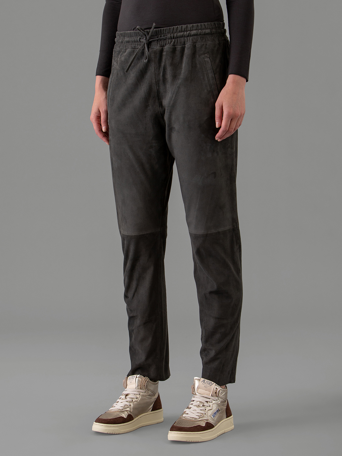 Detailansicht von Velourlederhose von OAKWOOD