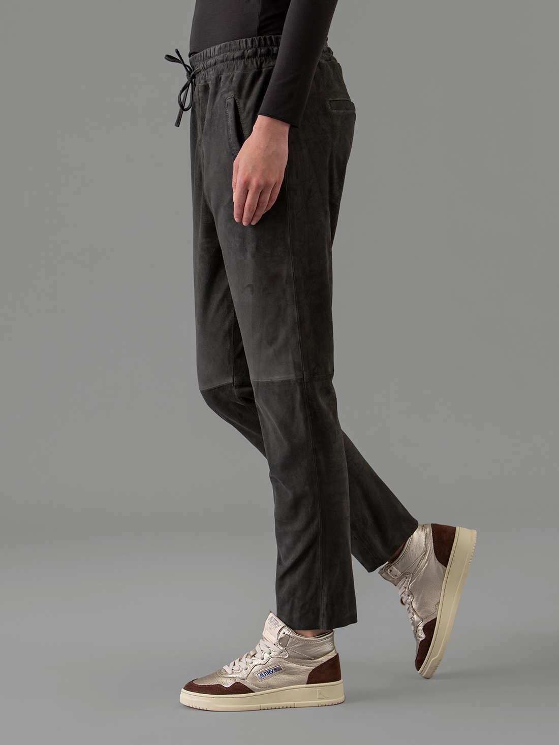 Detailansicht von Velourlederhose von OAKWOOD