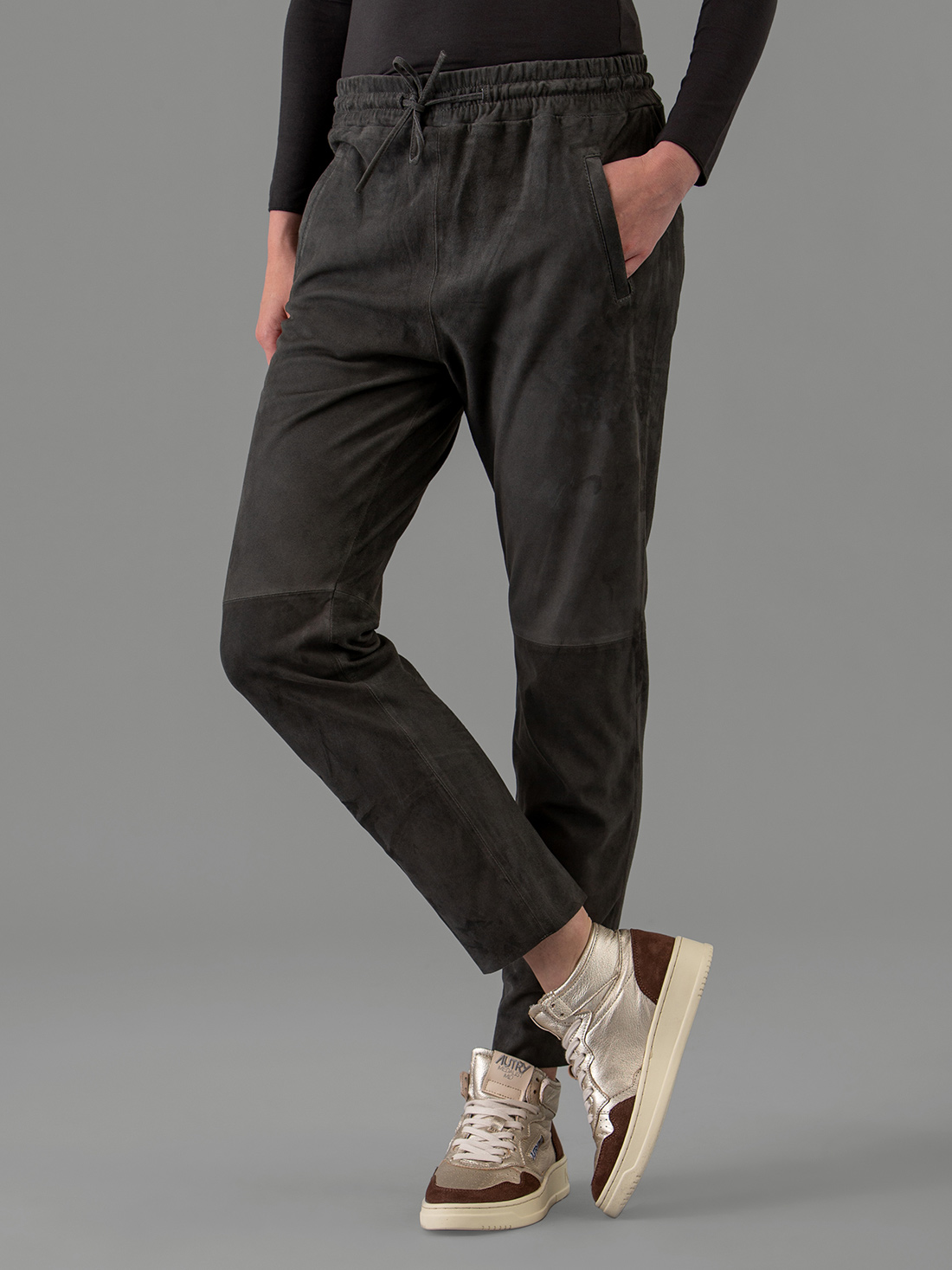 Detailansicht von Velourlederhose von OAKWOOD