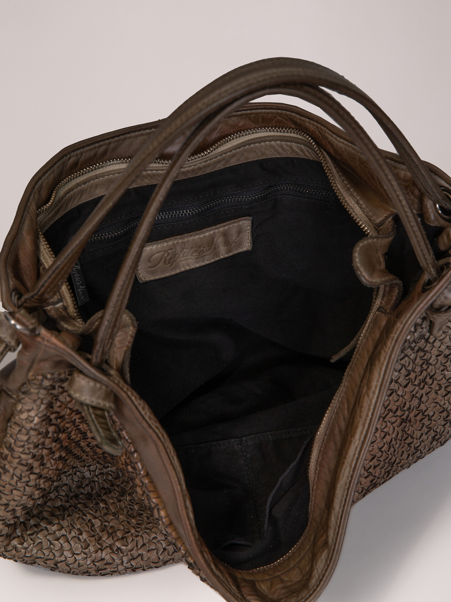 Detailansicht von Handtasche aus Leder von REPTILE’S HOUSE