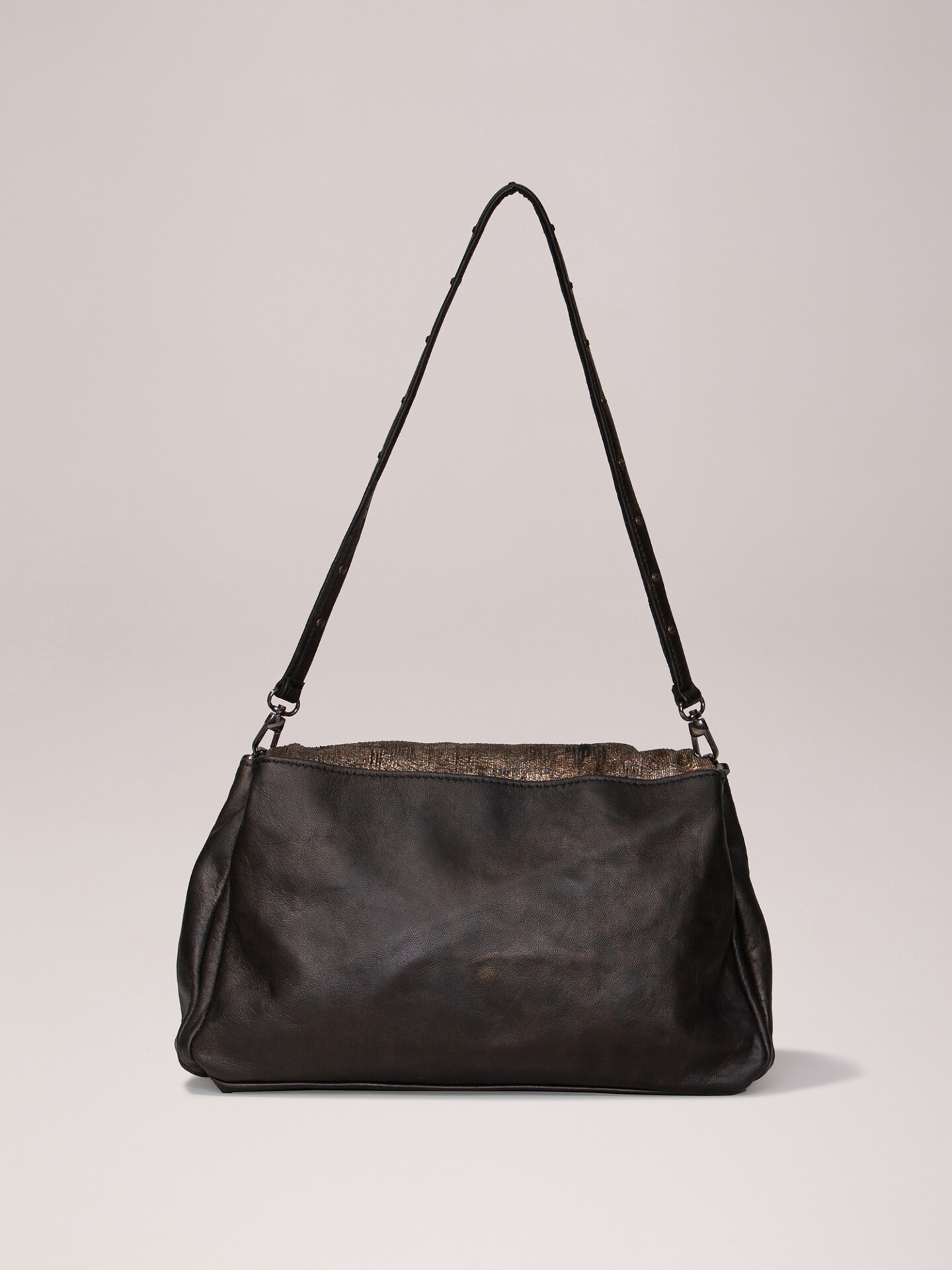 Detailansicht von Umhängetasche aus Leder von REPTILE’S HOUSE