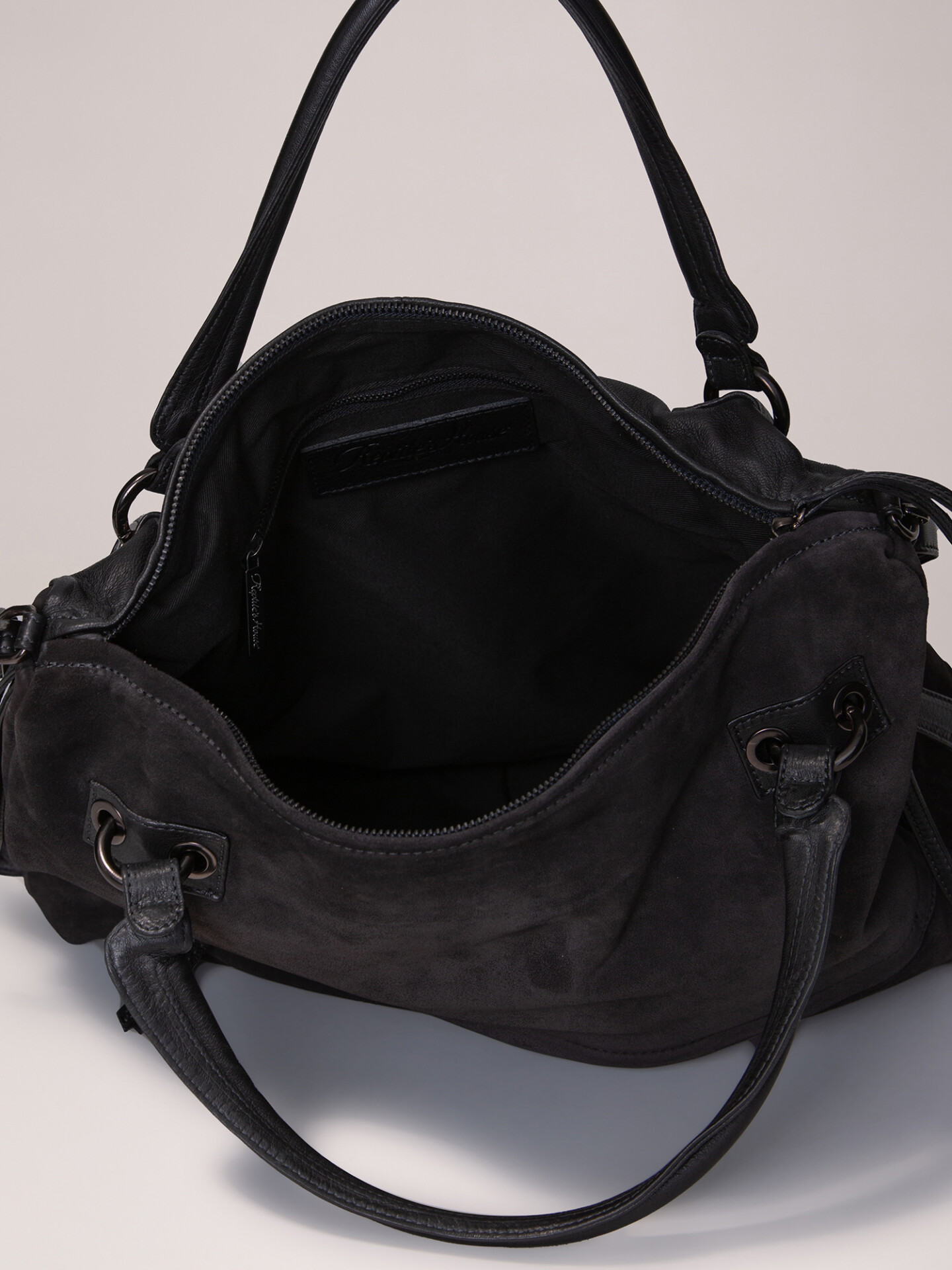 Detailansicht von Handtasche aus Leder von REPTILE’S HOUSE