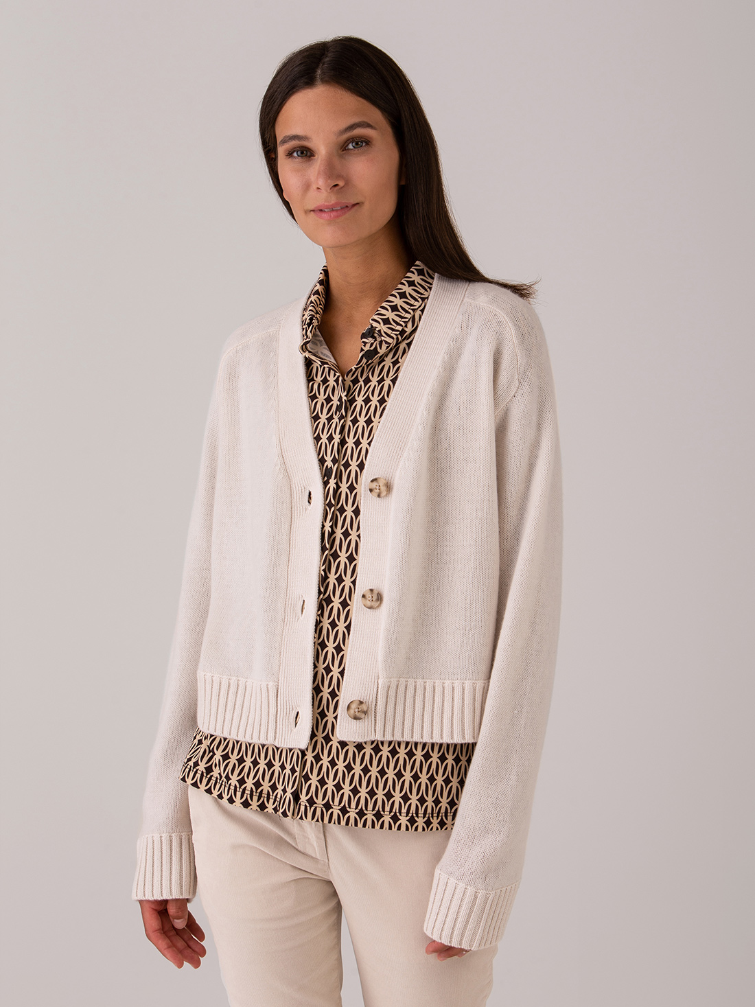 Detailansicht von Strickjacke aus Wolle von DANIELS