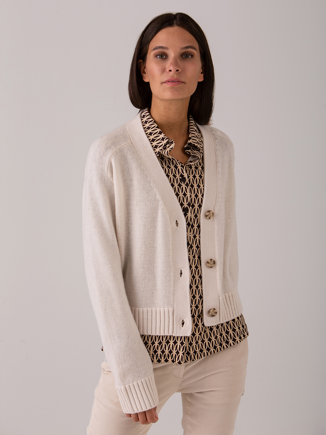 Detailansicht von Strickjacke aus Wolle von DANIELS