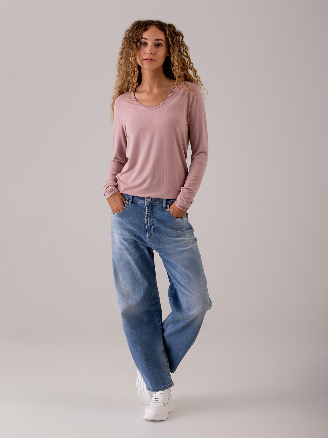 Detailansicht von O-Shape Jeans von ELIAS RUMELIS