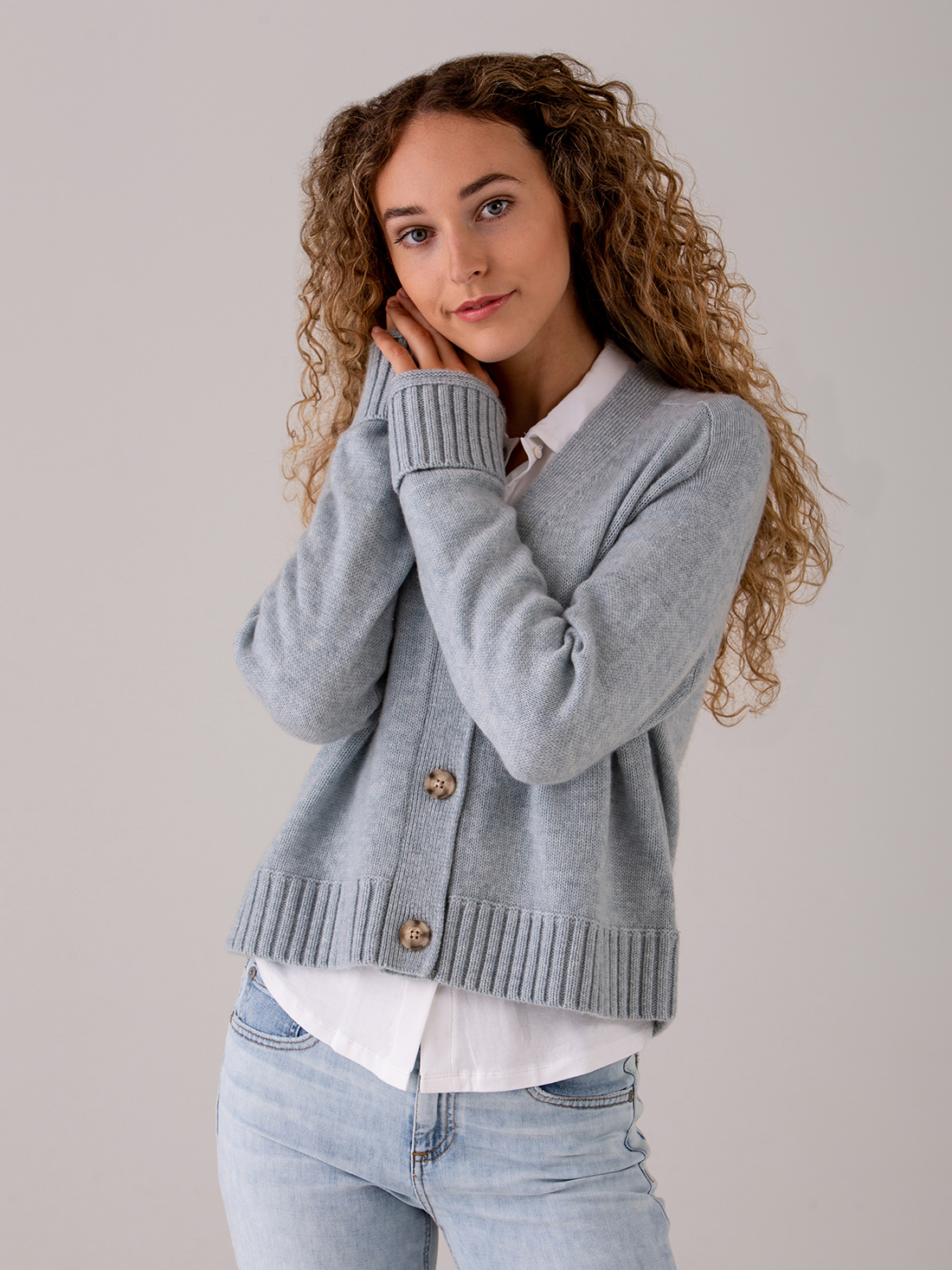 Detailansicht von Strickjacke aus Wolle von DANIELS