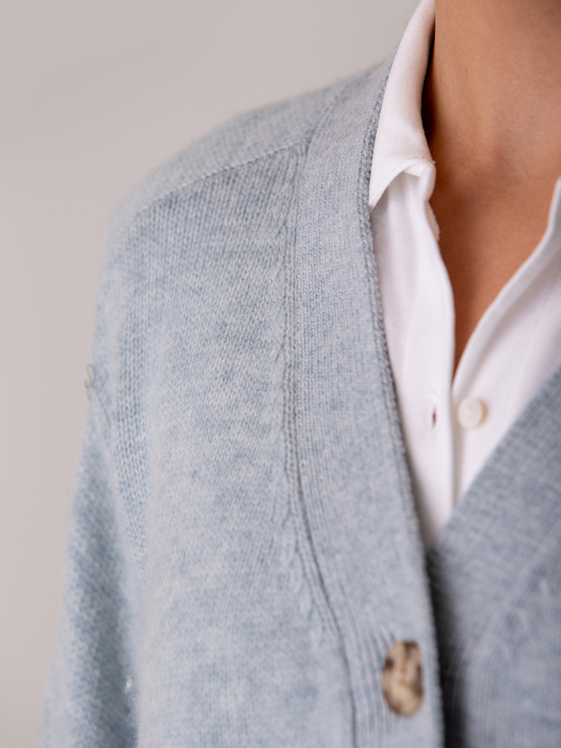 Detailansicht von Strickjacke aus Wolle von DANIELS