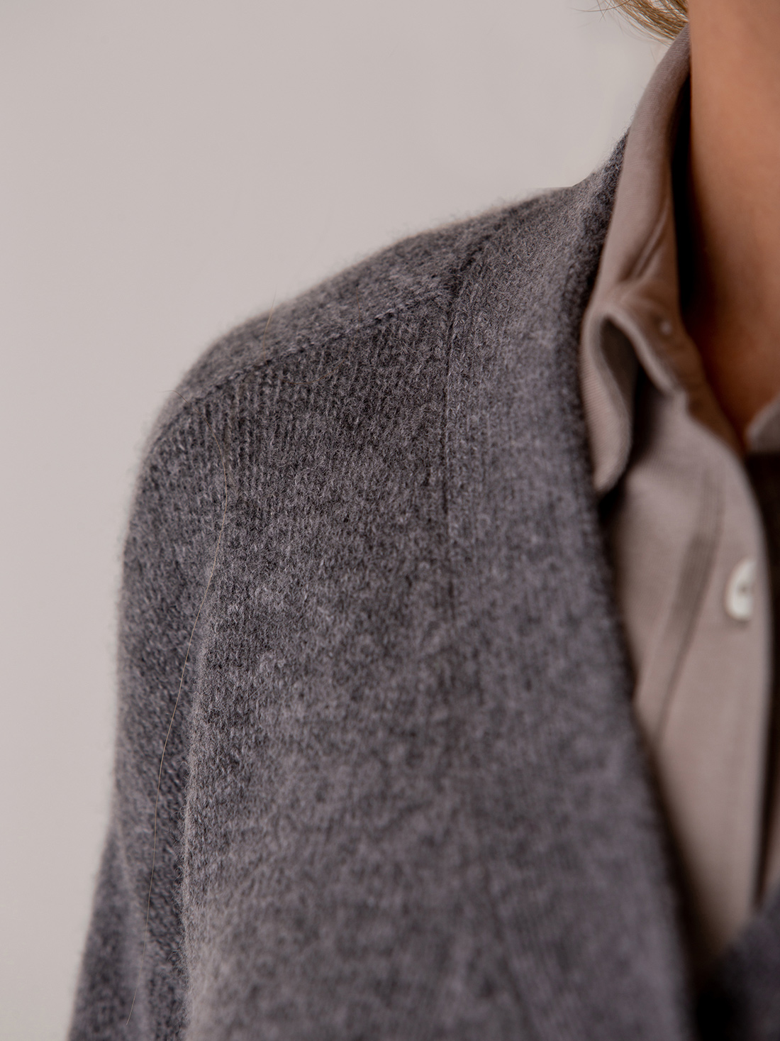 Detailansicht von Strickjacke aus Wolle von DANIELS