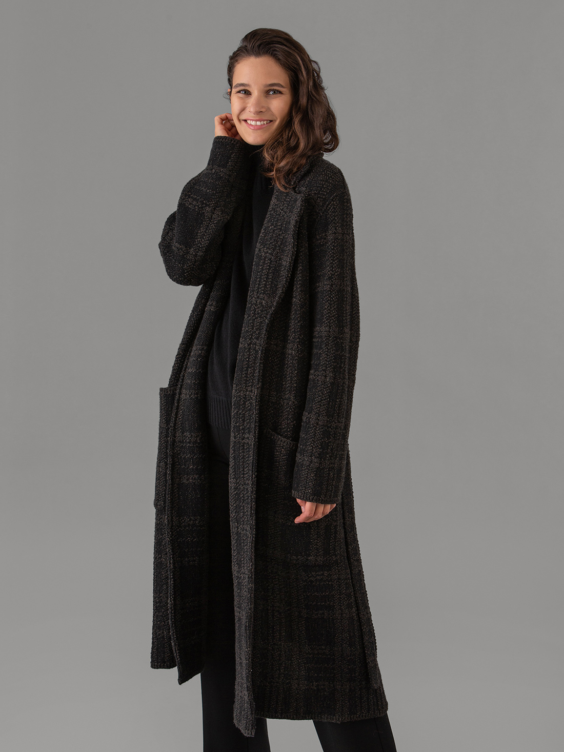 Detailansicht von Strickmantel von SIYU