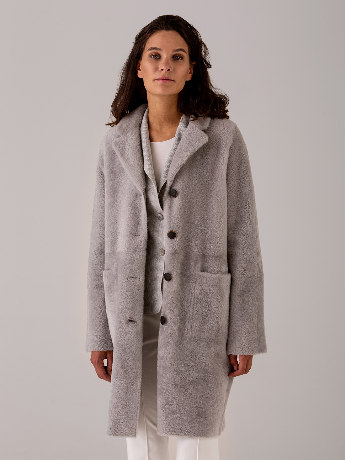 Detailansicht von Wendbarer Lammledermantel von BENEDETTA NOVI