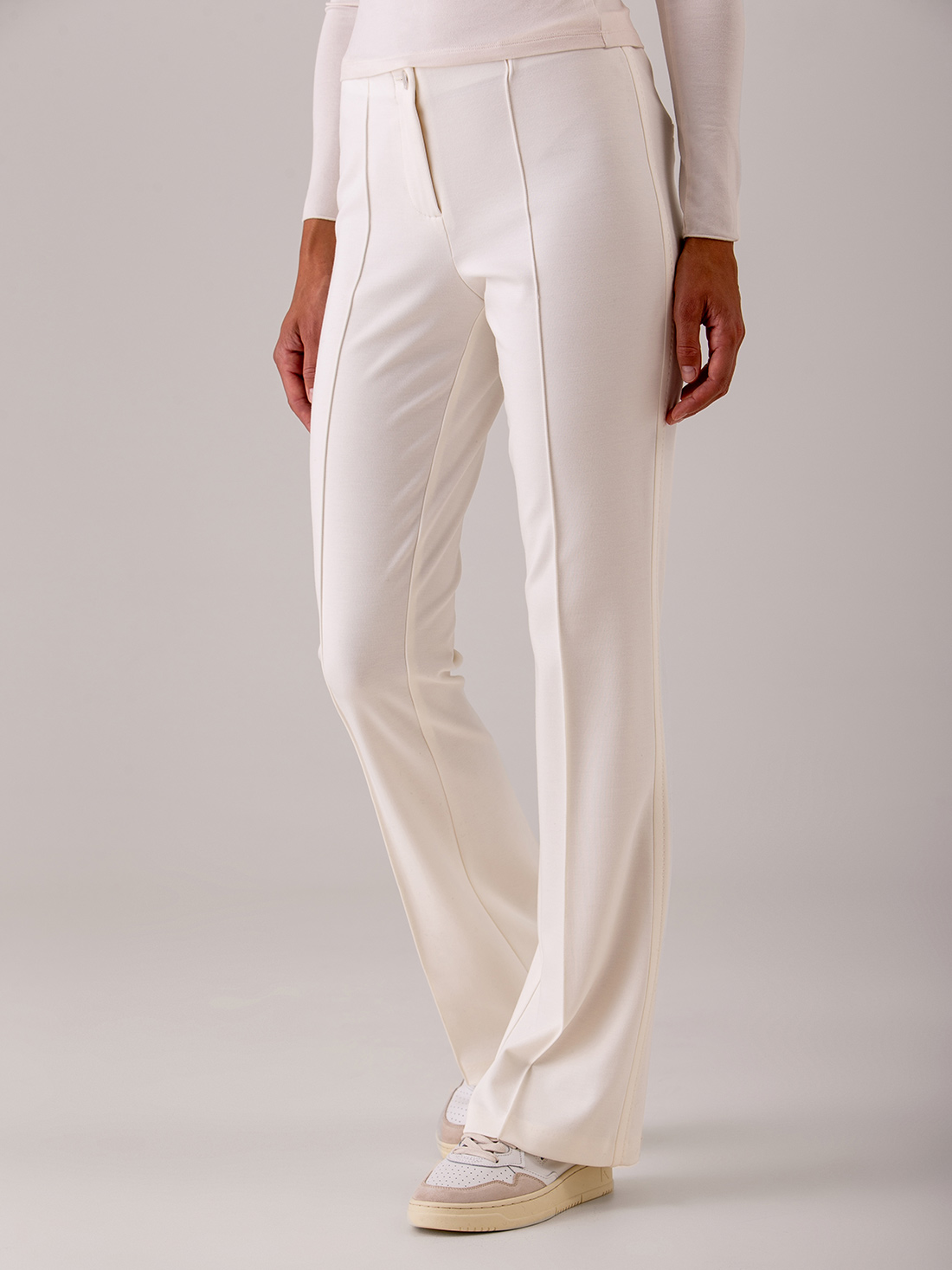 Detailansicht von Flared Hose von CAMBIO