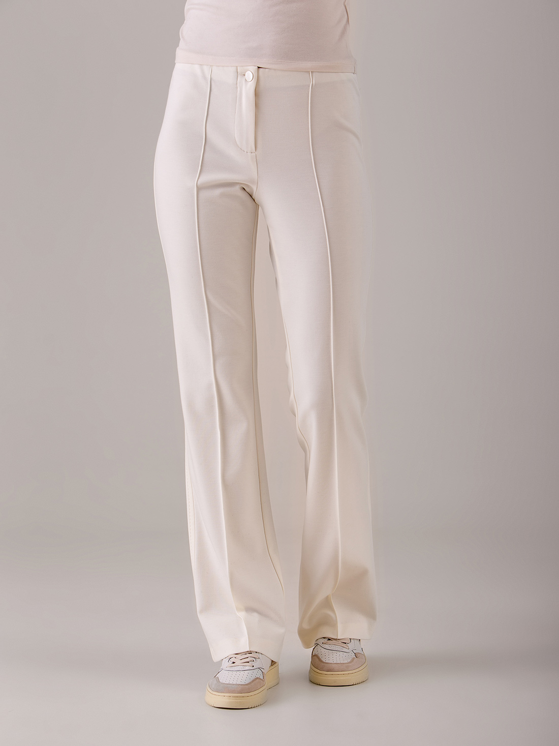 Detailansicht von Flared Hose von CAMBIO